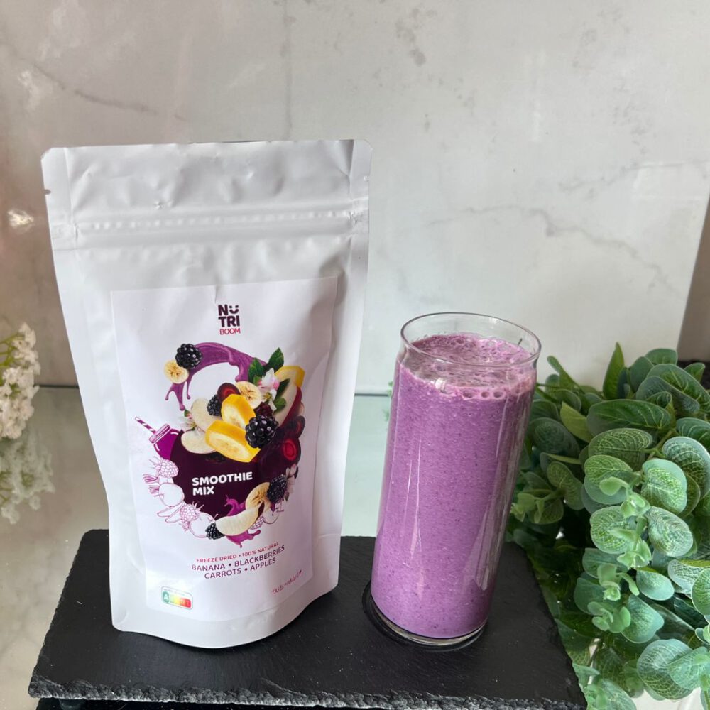 Smoothiemix donkerpaars 2 Nutriboom Gevriesdroogde Smoothiemix Banaan Bramen Wortel Appel